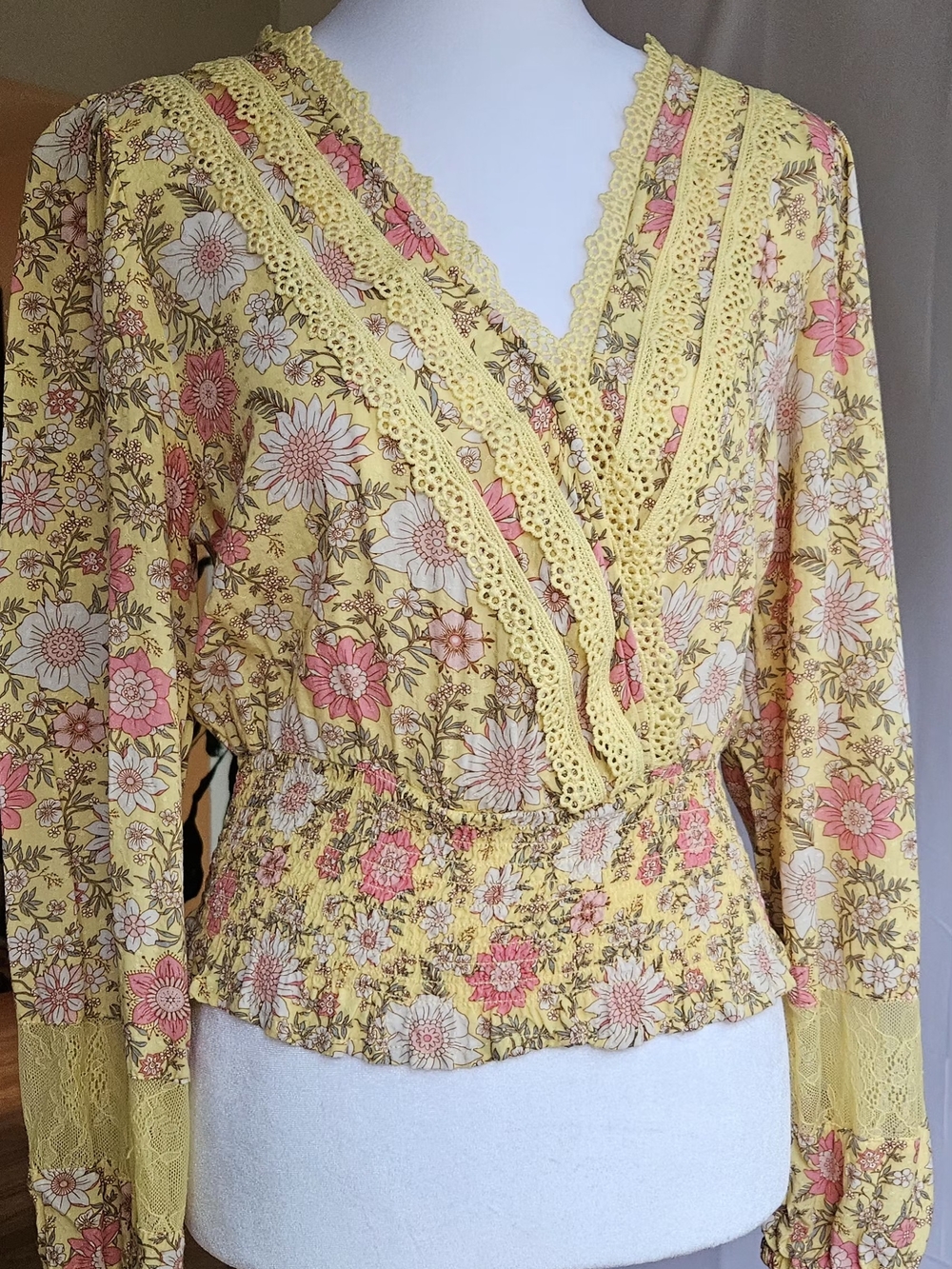 Yellow Pink Floral Boho Faux Wrap Smocked Blouse Lace Size M - Picture 3 of 14